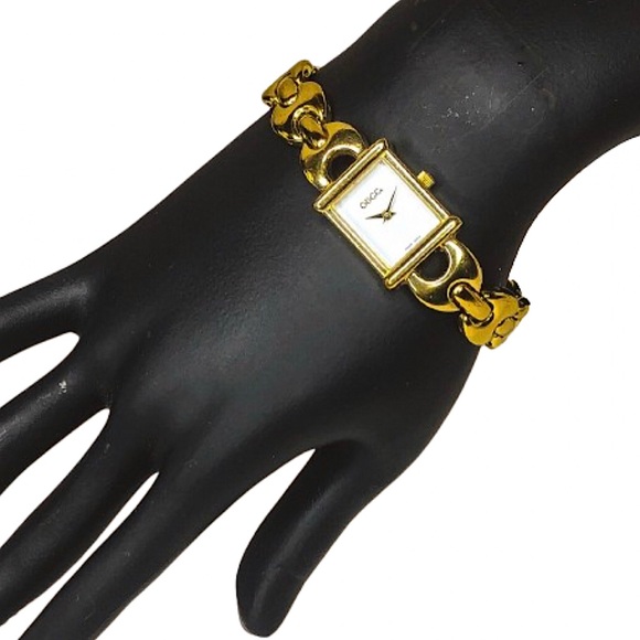 Vintage GUCCI Gold Plated Ladies Swiss Made Dress Watch 1800L - Picture 4 of 17